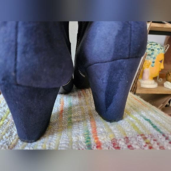 BCBG ♡boots/navysize/8/💙 Pre-owned♡ good condition♡ - Picture 4 of 6